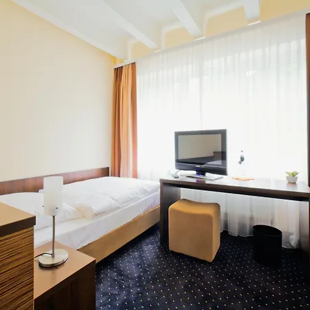 斯里斯恩酒店 3* 霍格伦兆森